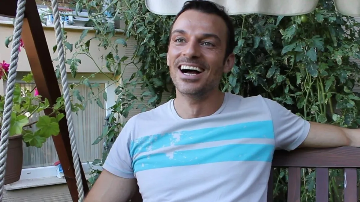 Jess Molho kimdir? Ekranların sevilen yüzünün kökeni, kariyeri ve bilinmeyen yönleri haberinin görseli