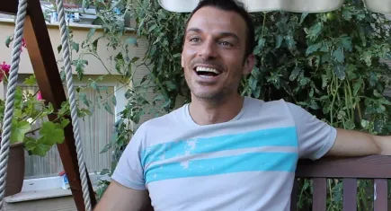 Jess Molho kimdir? Ekranların sevilen yüzünün kökeni, kariyeri ve bilinmeyen yönleri