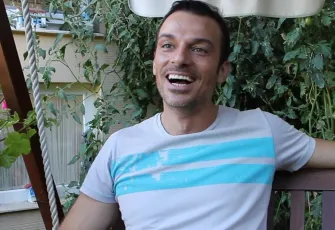 Jess Molho kimdir? Ekranların sevilen yüzünün kökeni, kariyeri ve bilinmeyen yönleri