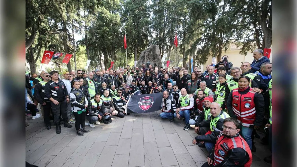 Karşıyaka’da anlamlı buluşma: Üç vatan toprağı, Zübeyde Anne’nin huzurunda haberinin görseli