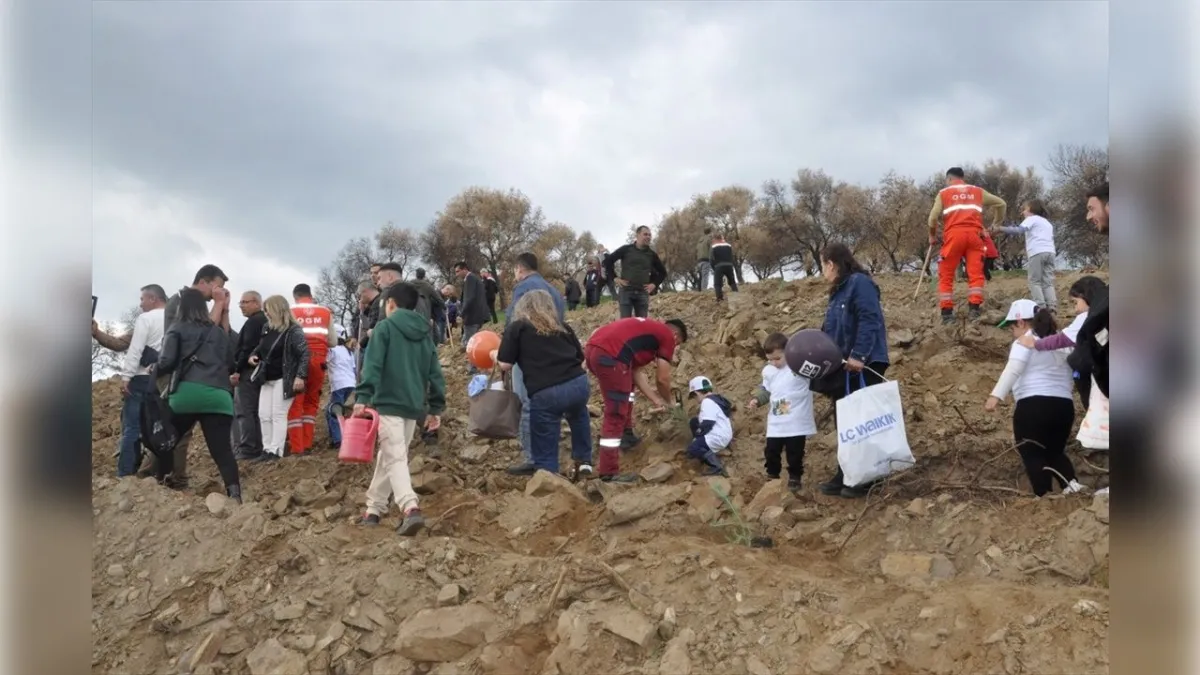 Ödemiş’te Milli Ağaçlandırma Günü’nde 2 bin fidan toprakla buluşturuldu haberinin görseli