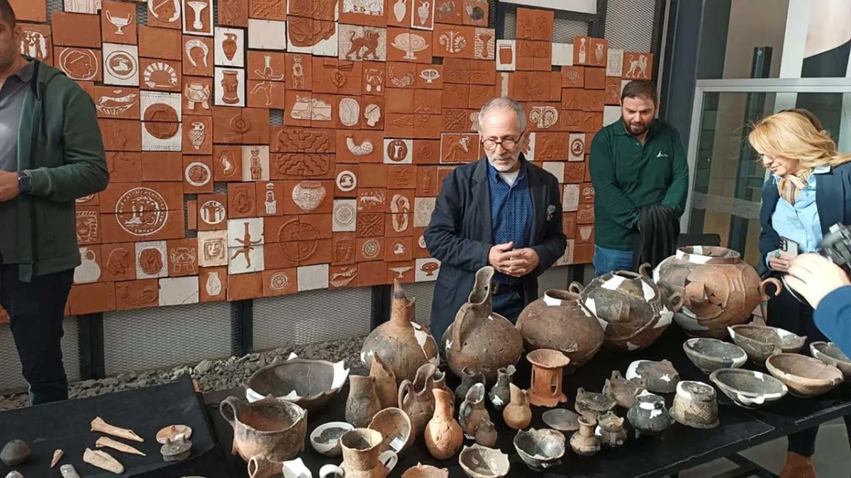 Yassıtepe ve Yeşilova höyüklerinden çıkan buluntular sergileniyor haberinin görseli