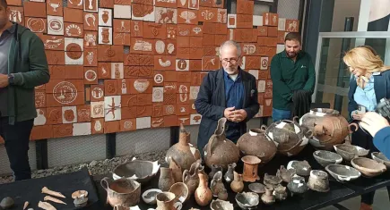 Yassıtepe ve Yeşilova höyüklerinden çıkan buluntular sergileniyor
