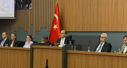 Cemil Tugay'a 1 milyarlık borçlanma yetkisi komisyona havale