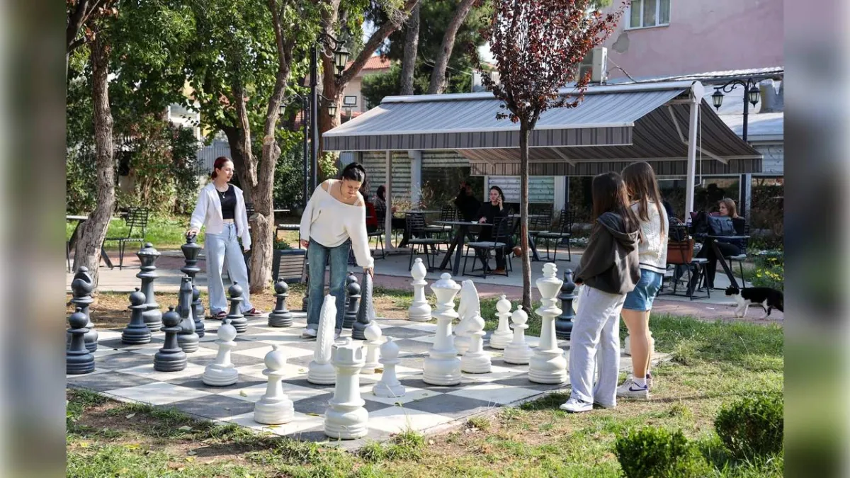 Buca’nın nostaljik buluşma noktası: Göksu Kafe+1 yeniden açıldı haberinin görseli