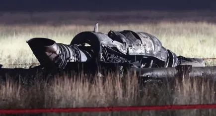 Düşen uçaktan ilk görüntüler: Kuyruk koptu, gövde alev aldı