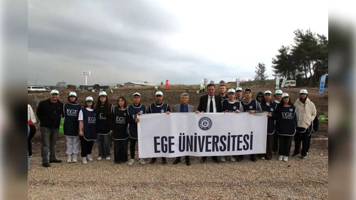 EÜ ailesi milli ağaçlandırma gününde “yeşil vatan” için fidan dikti haberinin görseli