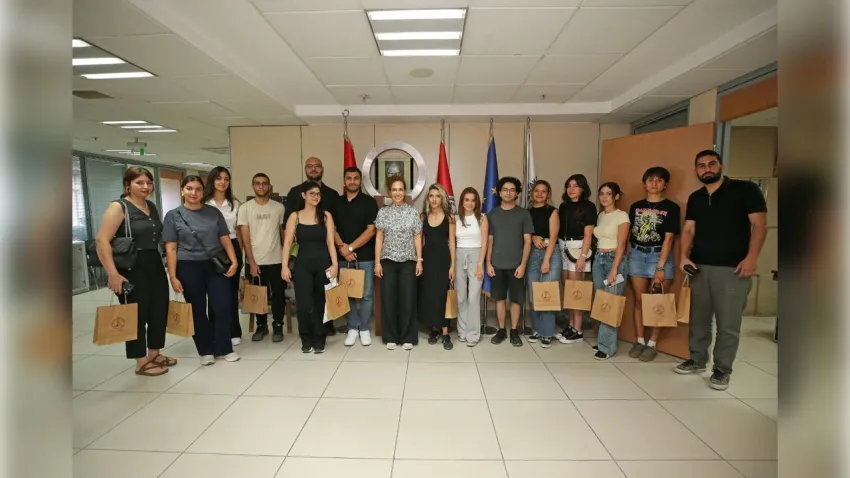 Karşıyaka'da üniversite öğrencilerine burs desteği