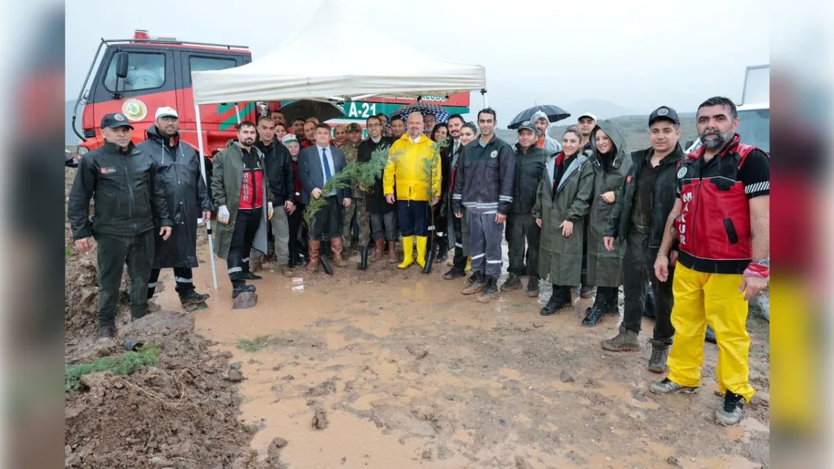 Menemen’de fidanlar yeşil vatan için toprakla buluştu haberinin görseli