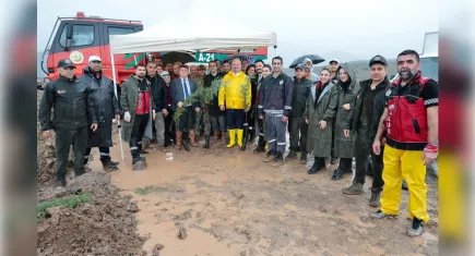 Menemen’de fidanlar yeşil vatan için toprakla buluştu