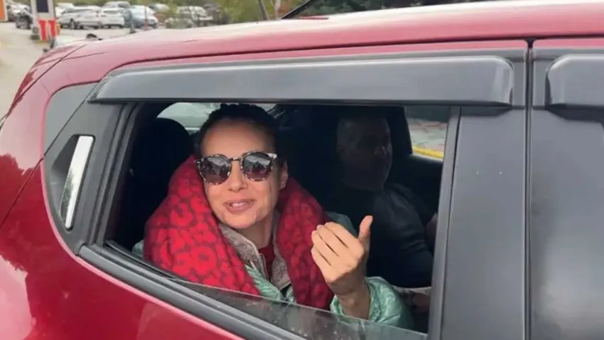 Oyuncu Özgü Namal trafik kazası geçirdi haberinin görseli