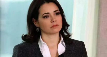 Ünlü oyuncu Özgü Namal trafik kazası geçirdi 