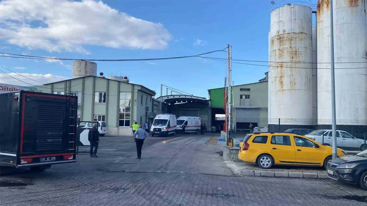 Yağ fabrikasında patlama: 10 yaralı haberinin görseli