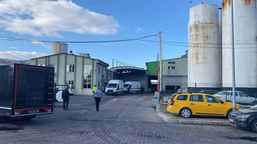 Yağ fabrikasında patlama: 10 yaralı haberinin görseli