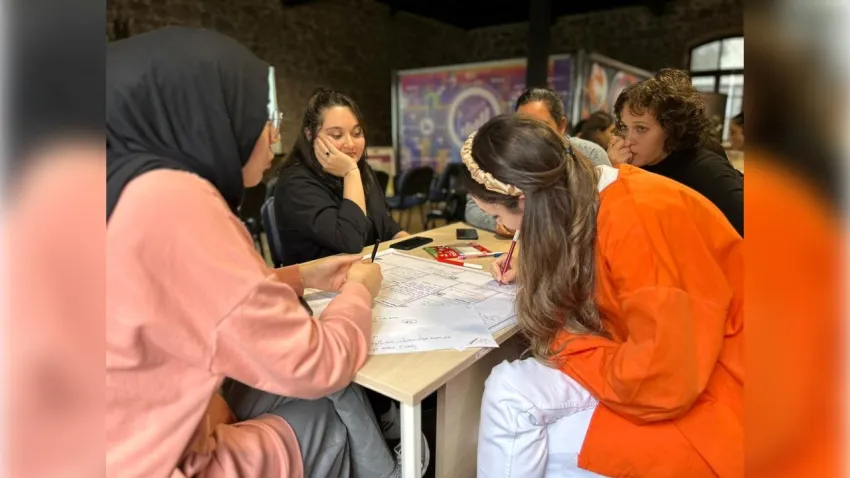 İzmirli kadınlar dijital becerilerini geliştirerek geleceğe hazırlanıyor