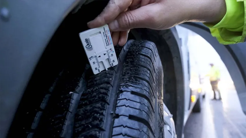 Zorunlu kış lastiği uygulaması için son üç gün: Cezası 5 bin 856 lira! haberinin görseli