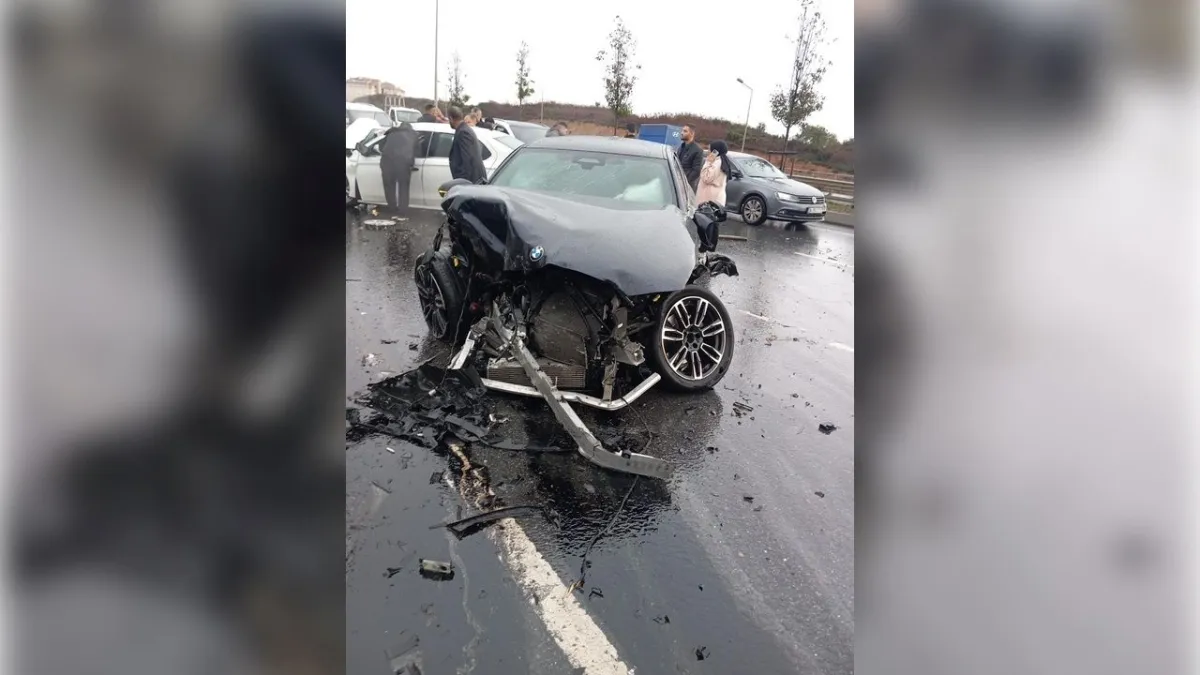 Başakşehir’deki feci kazada anne ve oğlu hayatını kaybetti haberinin görseli