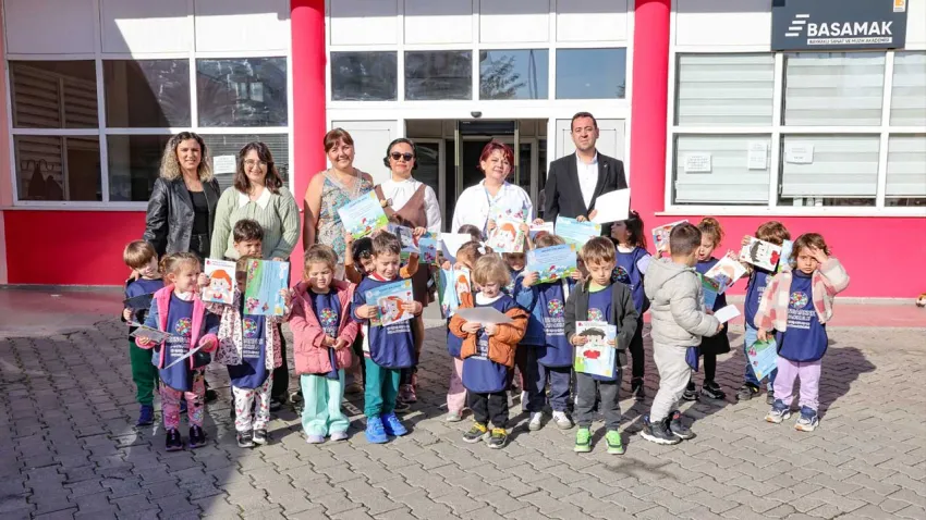 Bayraklı Belediyesi’nden miniklere diş sağlığı eğitimi