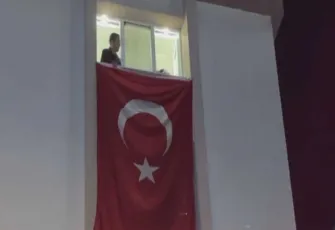 Hırvatistan’da düşen yangın söndürme uçağında şehadet haberi: Pilot Hasan Bahar’ın evine Türk bayrağı asıldı