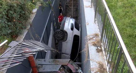 İstanbul’da kaza: Cip 9 araca çarptı, 5 metreden boşluğa düştü