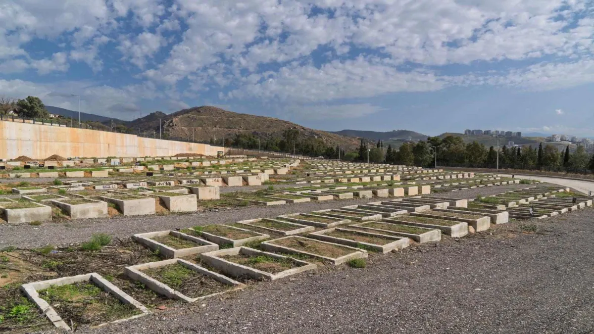 İzmir’de çift katlı mezarlık hizmete açılıyor haberinin görseli