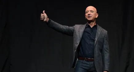 Jeff Bezos’tan uzayda sanayi vizyonu: Fabrikalar ve veri merkezleri Ay'a taşınacak