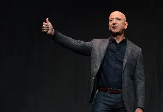 Jeff Bezos’tan uzayda sanayi vizyonu: Fabrikalar ve veri merkezleri Ay'a taşınacak