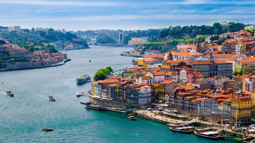 O AB ülkesi, aylık 43 bin TL geliri olan kişilere oturum izni veriyor