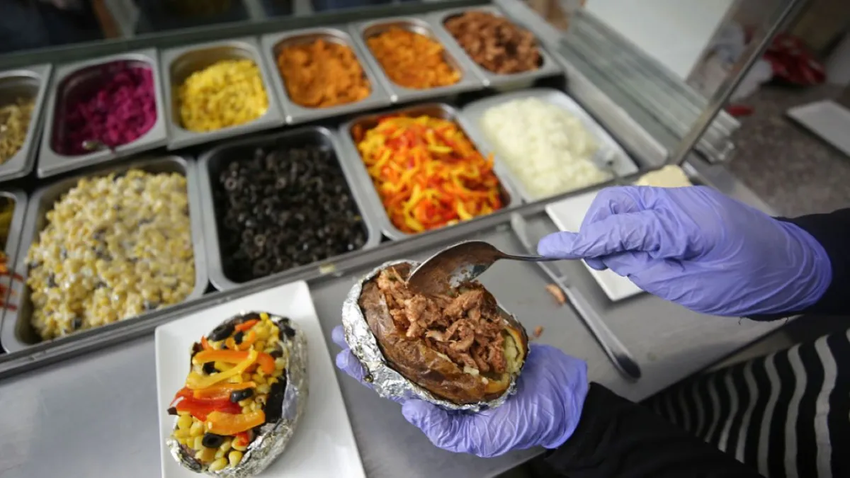 Ortaköy'de kumpir ve midye yiyen 6 yaşındaki Kadir ve 3 yaşındaki Masal hayatını kaybetti haberinin görseli