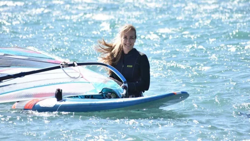 Rüzgar Sörfü Türkiye Ligi finali Foça'da nefes kesti: Çağla Kubat Kulübü gençlerde zirveyi bırakmadı!