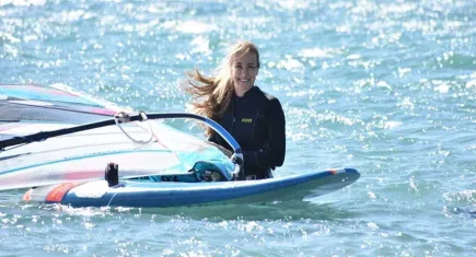 Rüzgar Sörfü Türkiye Ligi finali Foça'da nefes kesti: Çağla Kubat Kulübü gençlerde zirveyi bırakmadı!