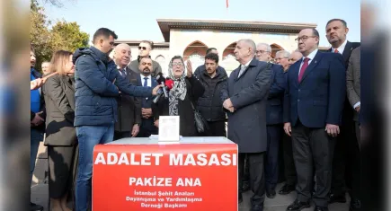 Zafer Partisi Şehit Annelerinin Yanında