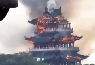 1500 yıllık Yongqing Tapınağı’nda yangın çıktı