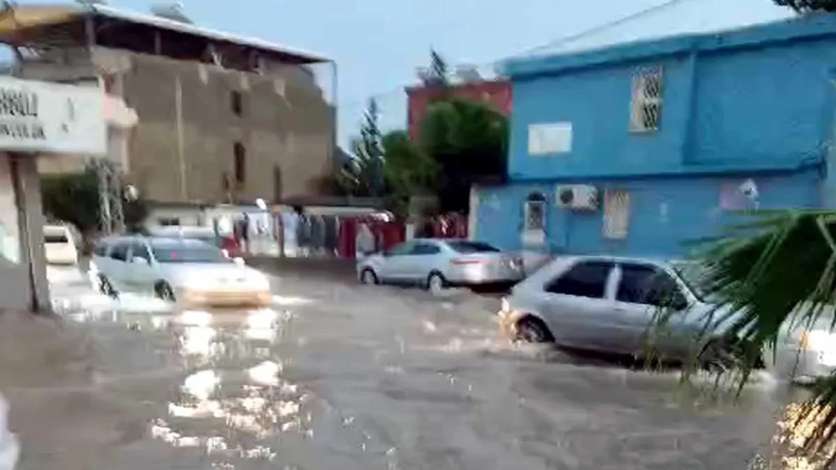 Adana’da kısa süreli sağanak hayatı olumsuz etkiledi haberinin görseli