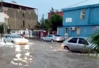 Adana’da kısa süreli sağanak hayatı olumsuz etkiledi