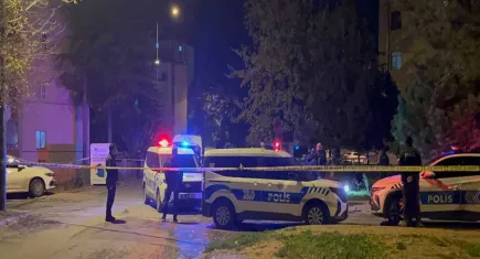 Boşanma aşamasında olduğu karısını bıçaklayarak öldürdü