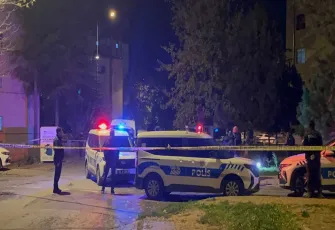 Boşanma aşamasında olduğu karısını bıçaklayarak öldürdü