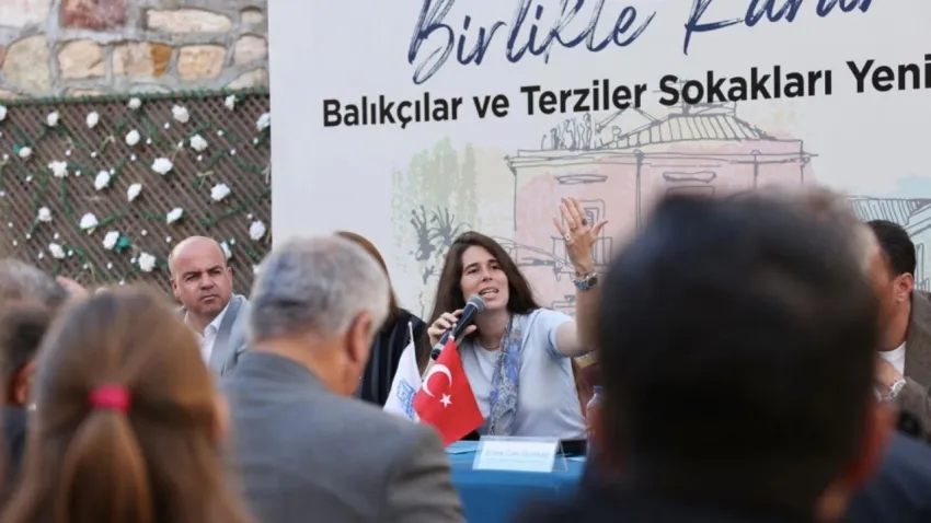 Çeşme’nin kalbi yeniden tasarlanıyor: Tarihi sokaklarda büyük dönüşüm projesi tanıtıldı