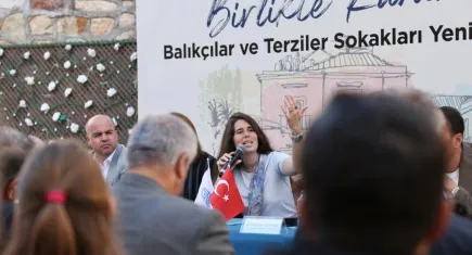 Çeşme’nin kalbi yeniden tasarlanıyor: Tarihi sokaklarda büyük dönüşüm projesi tanıtıldı