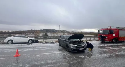 Çorum'da dolu nedeniyle meydana gelen trafik kazalarında 10 kişi yaralandı