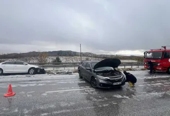 Çorum'da dolu nedeniyle meydana gelen trafik kazalarında 10 kişi yaralandı