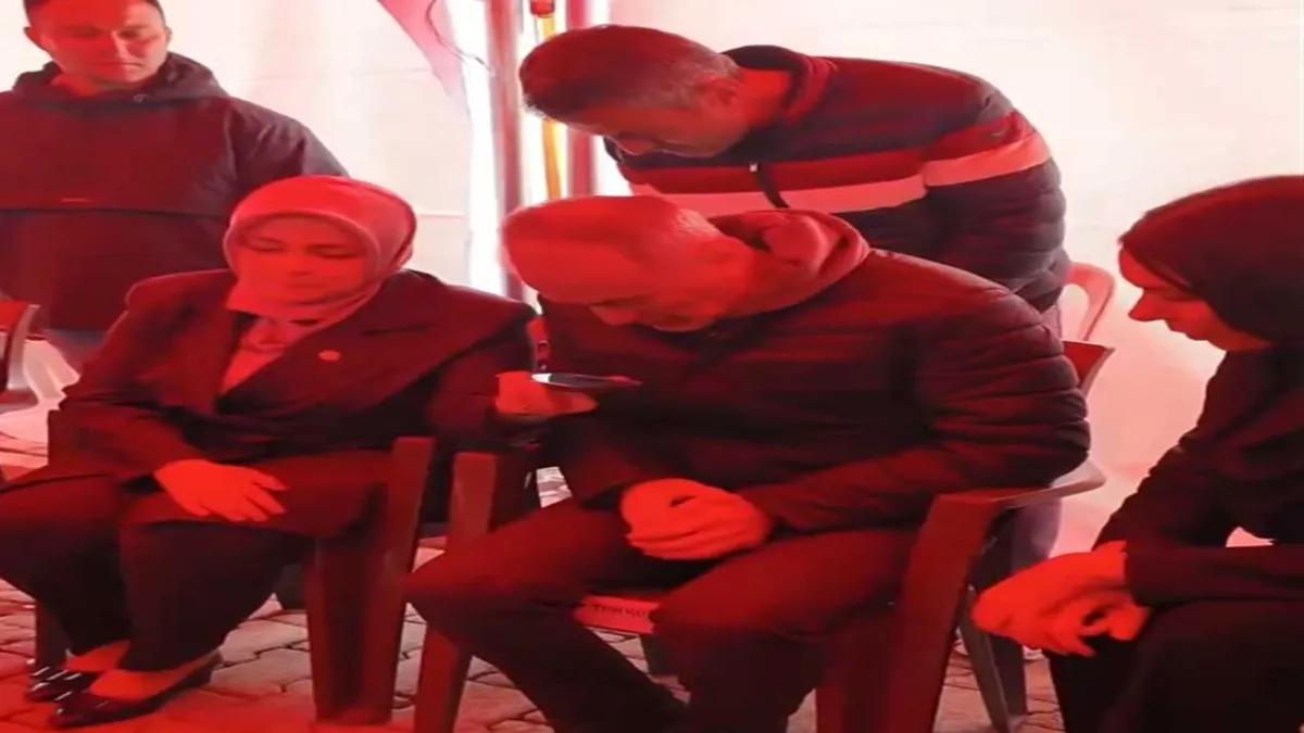 Cumhurbaşkanı Erdoğan, şehit Emre Altıok’un ailesiyle telefonda konuştu haberinin görseli