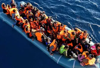 Dikili açıklarında 88 düzensiz göçmen yakalandı