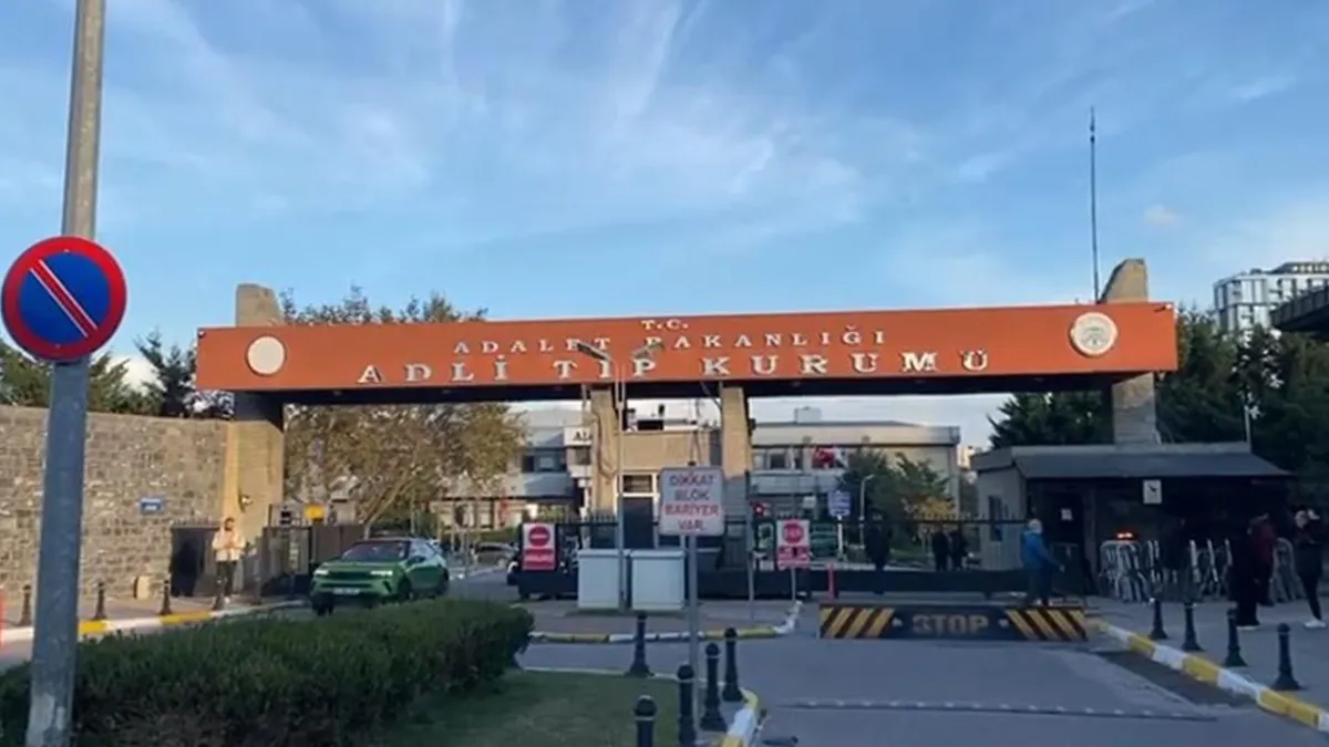 İstanbul tatili kabusa döndü: Kumpir ve midye yedikten sonra ölen anne ve 2 çocuğun ön otopsi raporu tamamlandı haberinin görseli