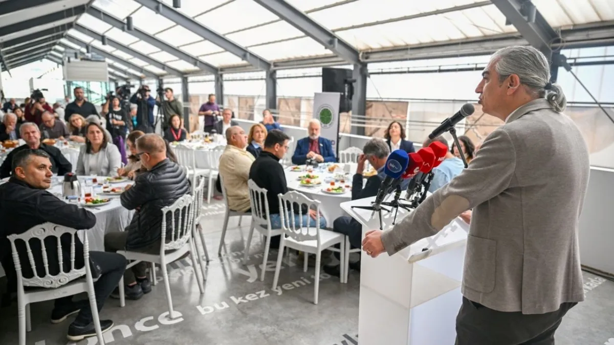 İzmir’de 8.500 yıllık sır: Yassıtepe’de 5 bin yıllık gerdanlık kaplar bulundu haberinin görseli