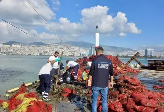 İzmir'de kaçak avlanan 27 ton midye ele geçirildi