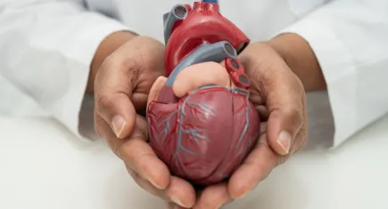 Kalp damar tıkanıklığı artık 30’lu yaşlarda başlıyor: Belirti vermeden sessizce ilerliyor