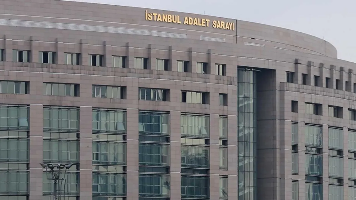 Kapalıçarşı'daki döviz istasyonları üzerinden para aklandığı iddiasıyla yürütülen soruşturmada 26 zanlı tutuklandı haberinin görseli