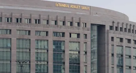 Kapalıçarşı'daki döviz istasyonları üzerinden para aklandığı iddiasıyla yürütülen soruşturmada 26 zanlı tutuklandı