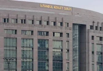 Kapalıçarşı'daki döviz istasyonları üzerinden para aklandığı iddiasıyla yürütülen soruşturmada 26 zanlı tutuklandı